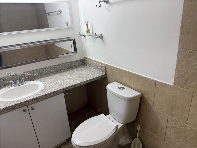 Building Photo - 1800 Sans Souci Blvd