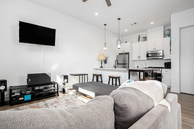 Building Photo - 203 Danna Ln