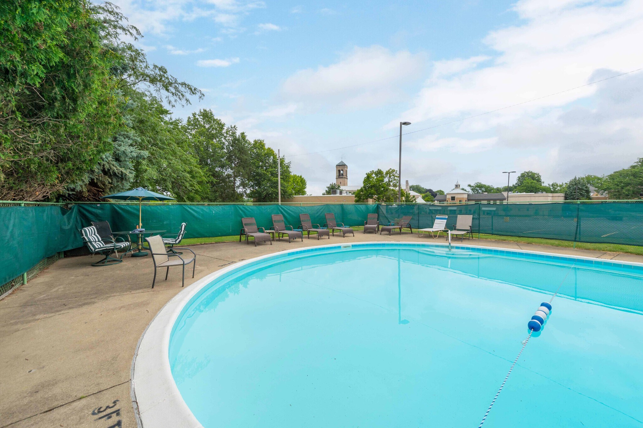 Private Swimming Pool - 20333 Detroit Rd
