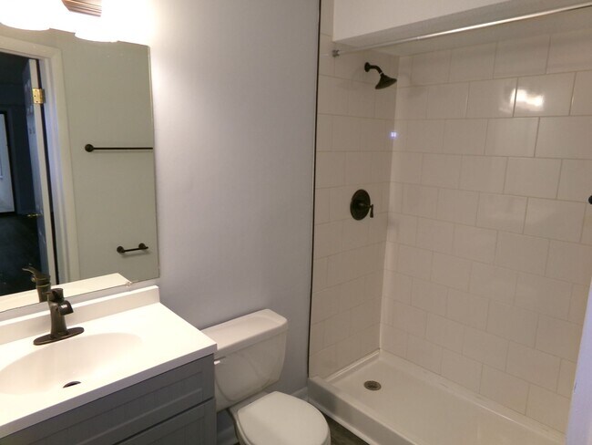 Building Photo - Country Club and Peace Haven Area