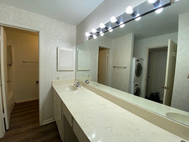 Building Photo - 1100 Augusta Dr