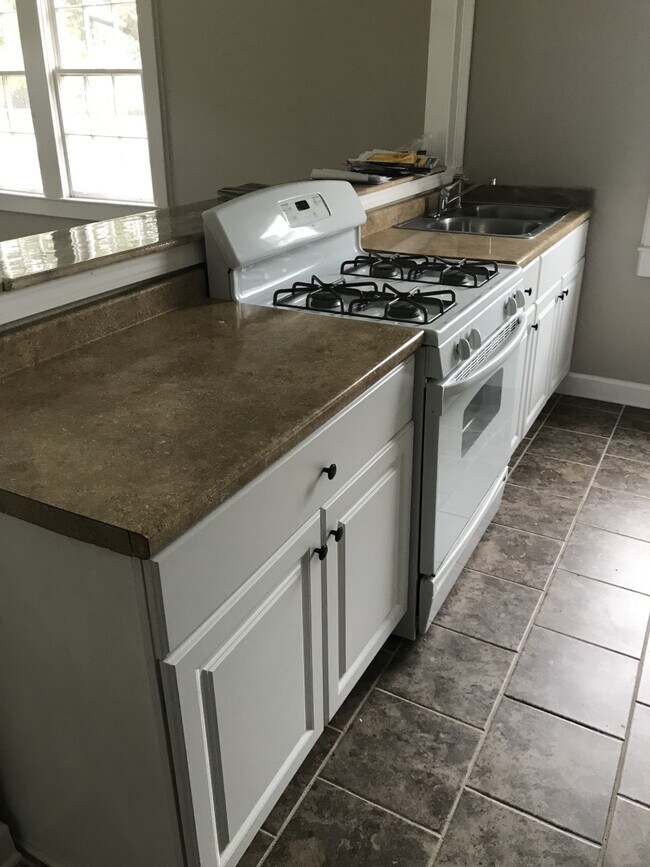 Building Photo - 5547 Woodlawn Pl