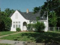 Building Photo - 2001 Arthur St