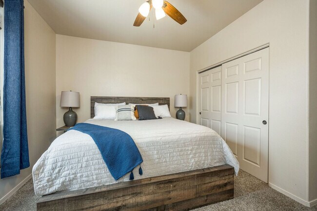 Building Photo - 2711 Sunrise Point Rd