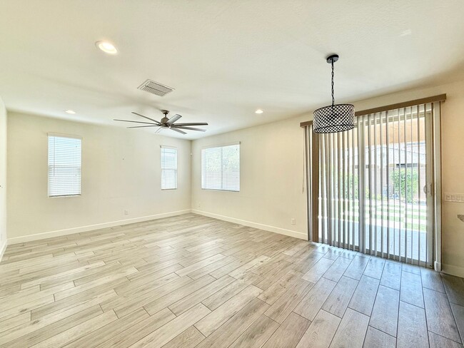 Building Photo - Charming 5-bed, 3-bath home with Pool/Spa ...