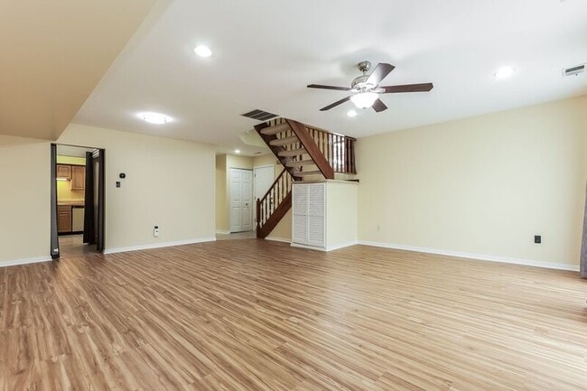 Building Photo - 1515 Russett Dr