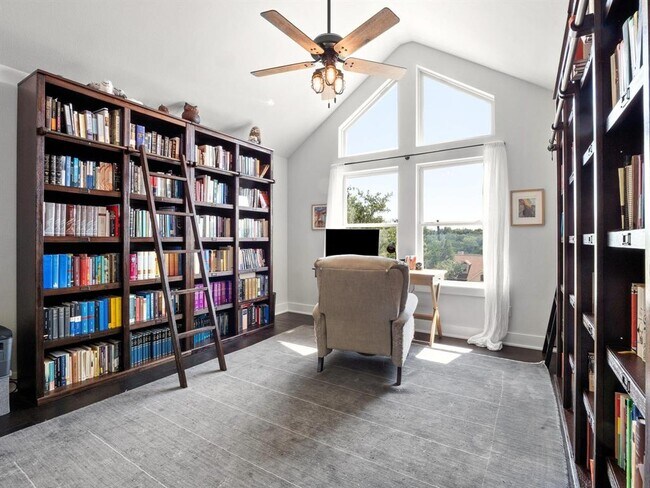 Building Photo - 10103 Twin Lake Loop