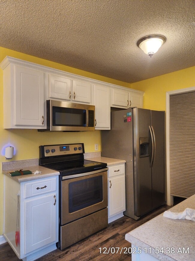 Building Photo - 323 Aubrey Ave