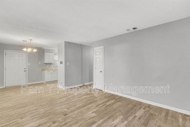 Building Photo - 1925 Cowan Ave