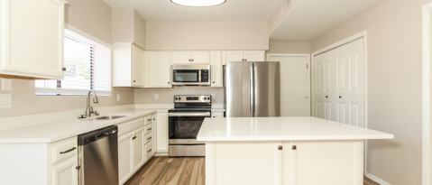 Building Photo - 4546 E Villa Theresa Dr