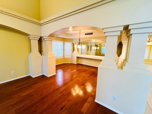 Building Photo - Stunning 4 bedroom, 3 bath home in West El...