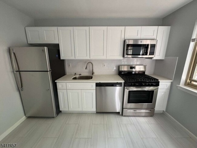 Building Photo - 48 Southgate Rd