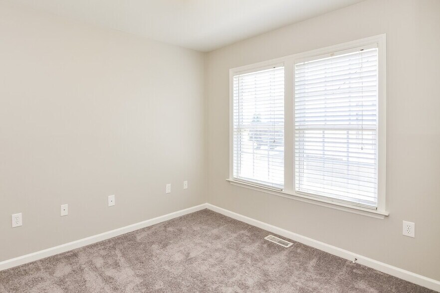 Building Photo - 305 Occidental Dr