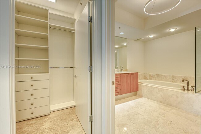 Building Photo - 3535 S Ocean Dr