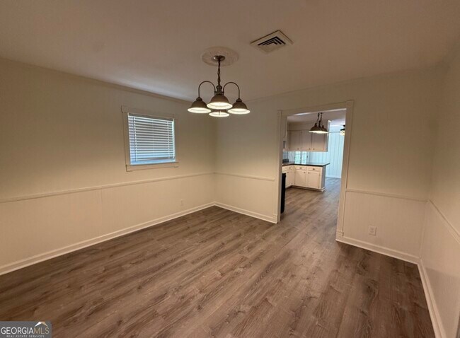 Building Photo - 108 Plum St