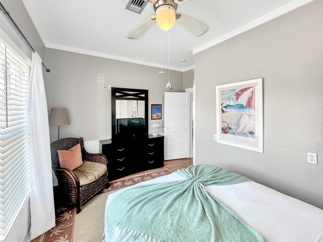 Building Photo - 1504 Christopher Columbus Blvd