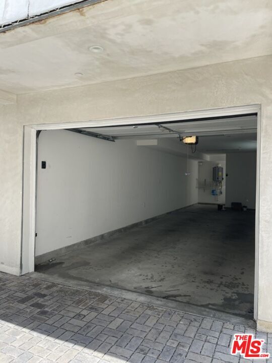 Building Photo - 5230 Satsuma Ave