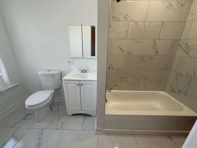 Building Photo - 3943 N Kostner Ave