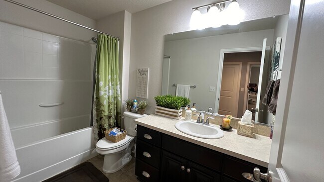 Building Photo - Gorgeous Corner lot 4 bed home! Happy Vall...
