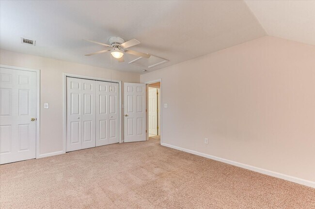 Building Photo - 913 Cabot Cove