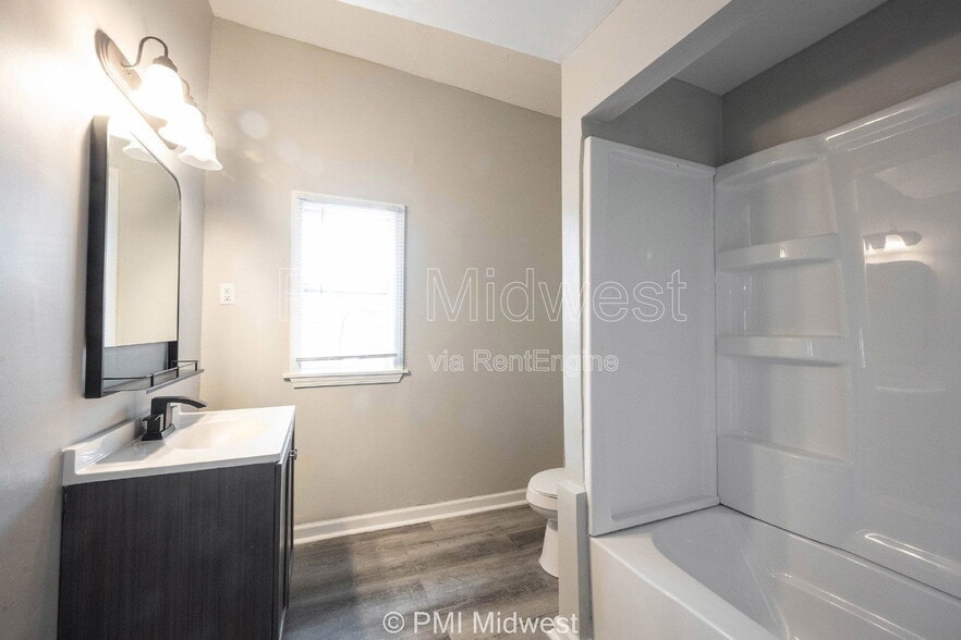 Building Photo - 623 Orange St