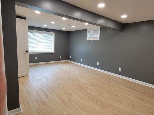 Building Photo - 113 Meadowbrook Dr