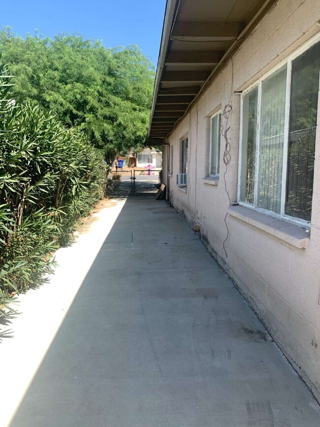 Building Photo - "Cozy Desert Oasis: Charming 2-Bed, 2-Bath...