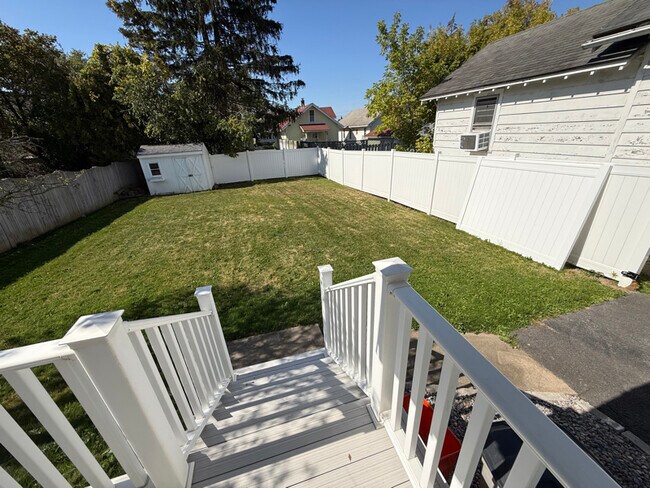 Building Photo - 1804 Storrs Ave