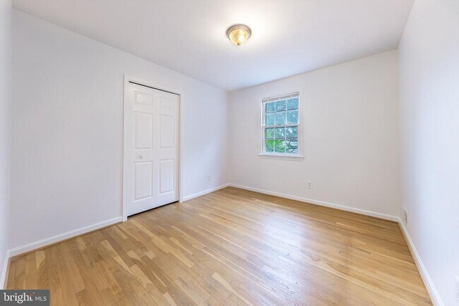 Building Photo - 615 Smallwood Rd