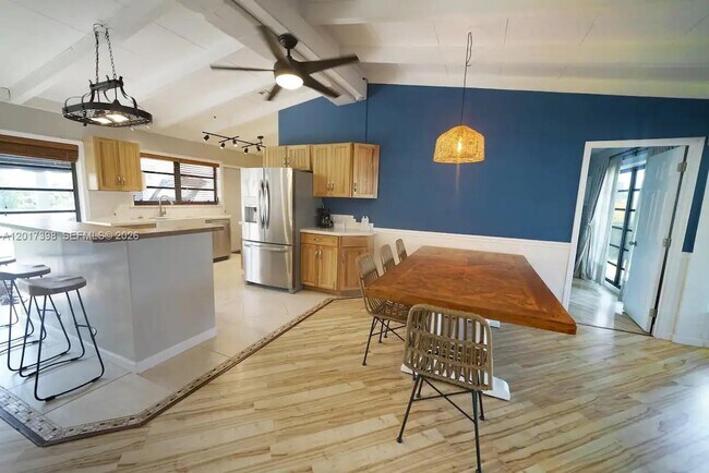 Building Photo - 2518 Gulfstream Ln