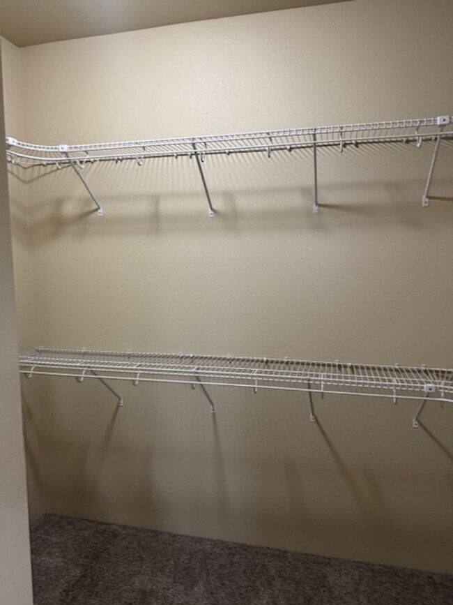 Building Photo - TOWNHOME/ 3 LEVELS W/ FENCED YARD AND GARA...