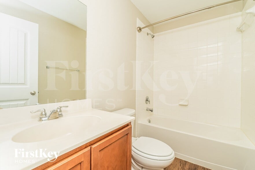Building Photo - 313 Plum Dr