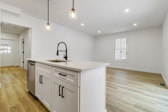 Building Photo - 2 Elmwood St