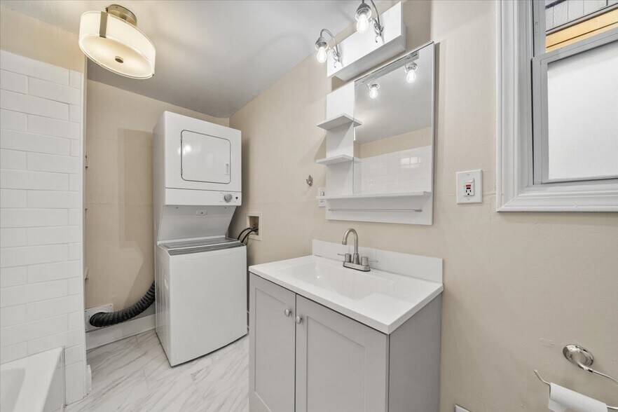 Building Photo - 1822 Holly St