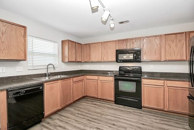 Building Photo - Large 4BD/2.5BA Home in Cabarrus Crossing!