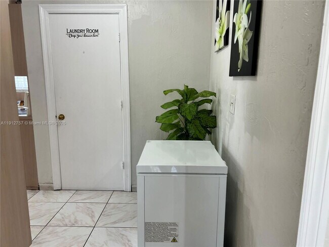 Building Photo - 120 SW 68th Ave