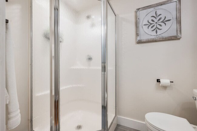 Building Photo - 6404 47th Ave SW