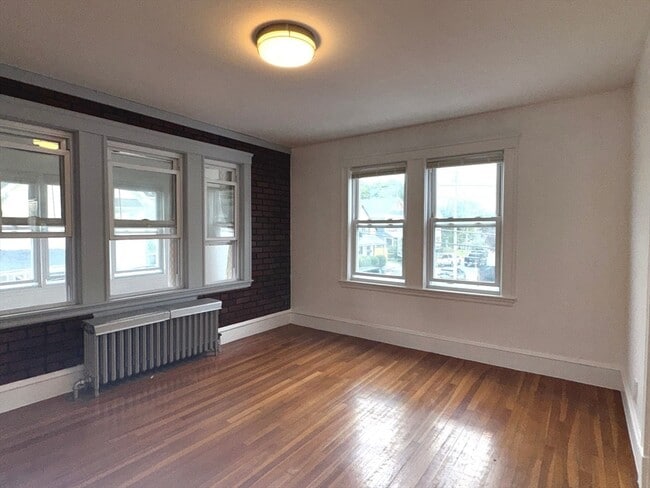 Building Photo - 40 Almont St