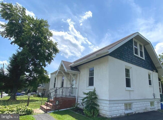 Building Photo - 4 Princeton Ave