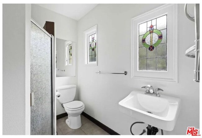 Building Photo - 10216 Cielo Dr