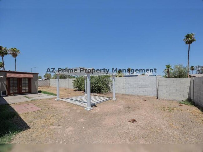 Building Photo - 1634 W Sack Dr