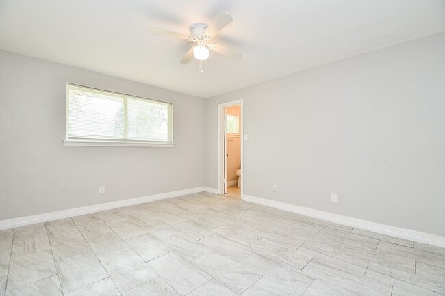 Building Photo - 5811 Greencraig Dr