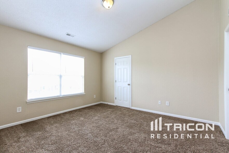 Building Photo - 1745 Perry Commons Blvd