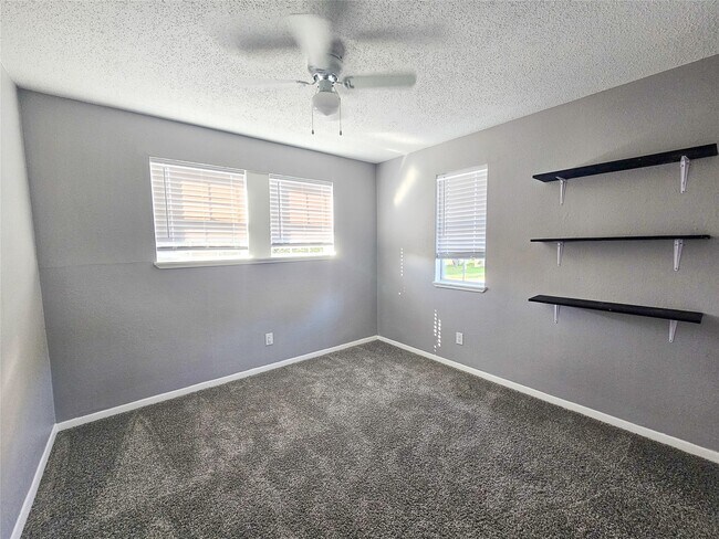 Building Photo - 108 Oriole Ln