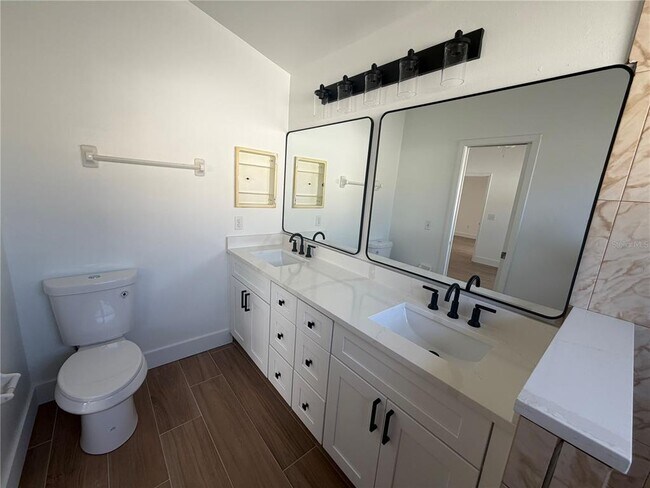 Building Photo - 4352 Sandhurst Dr