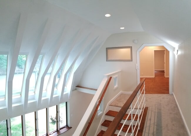 Building Photo - 4015 Oakwood Dr