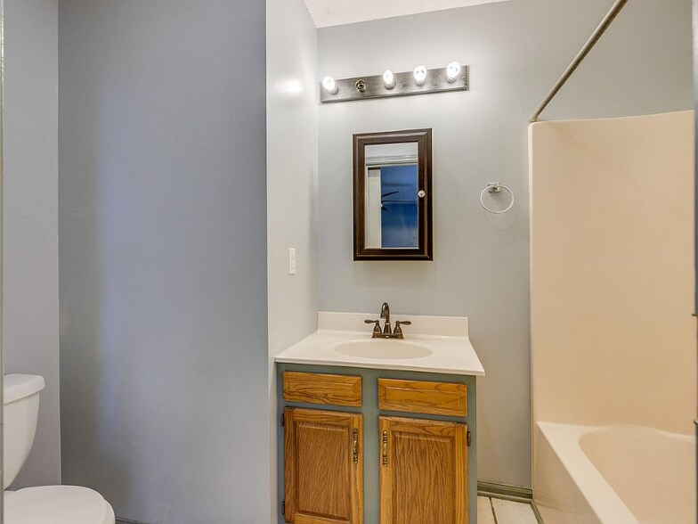 Building Photo - 1121 Faye St