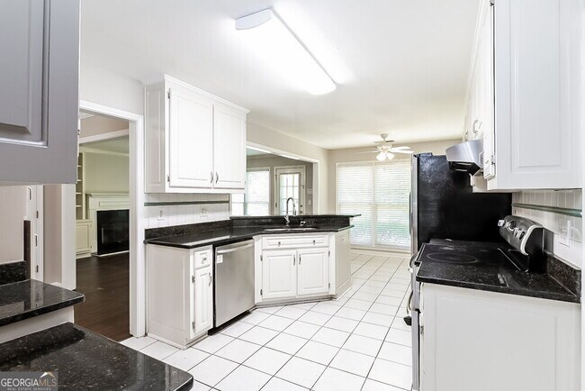 Building Photo - 2965 Lenora Springs Dr