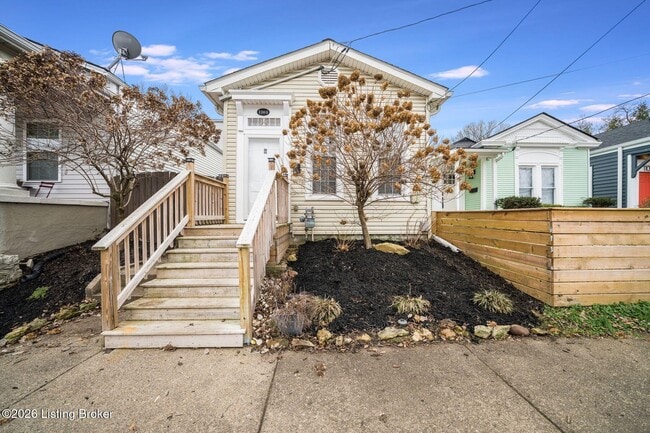 Building Photo - 1104 E St Catherine St