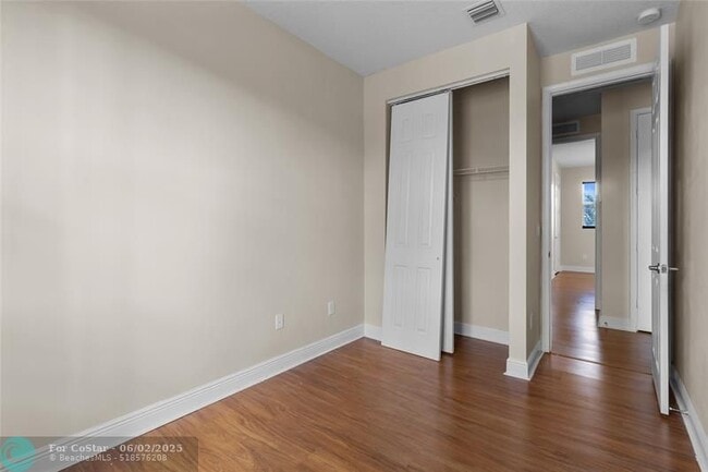 Building Photo - 6918 Long Pine Cir